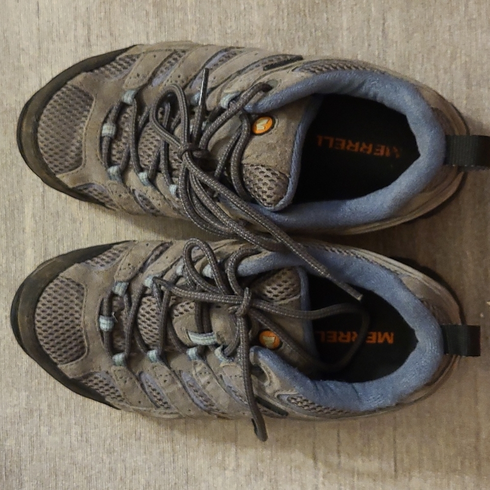 Merrell hiking shoe size 8 gray